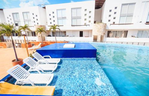 Playacar Apartamento | 2 Bedroom Penthouse with Private Jacuzzi next to Fifth Avenue and Beach - Plaza Paraiso A203