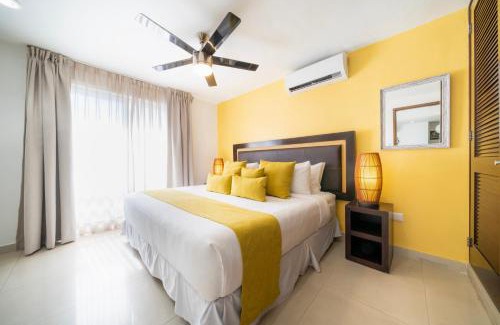 Playacar Apartamento | 2 Bedroom Penthouse with Private Jacuzzi next to Fifth Avenue and Beach - Plaza Paraiso A203