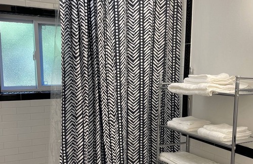 Shirley Casa | 2 Bedroom Ranch style house with newly renovated kitchen and bathroom