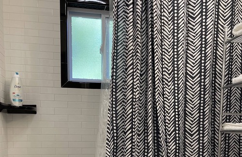 Shirley Casa | 2 Bedroom Ranch style house with newly renovated kitchen and bathroom