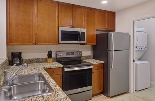 Florida Central Atlantic Coast Complejo | 2-bedroom resort in welcoming Orlando with fitness room, AC