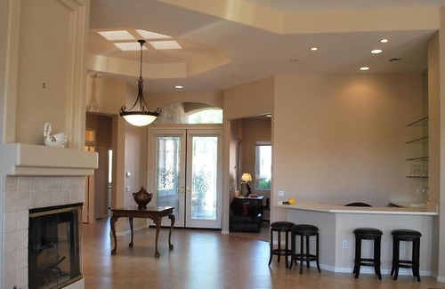 Desert Palms Apartamento | 2 Bedroom Single family L-83093 by Houzlet