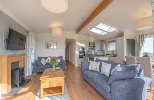 Lochwinnoch Cabina | 2 Bedroom Sleeps 4 Lodge-Smart Tv-Hot tub-Dogs Ok