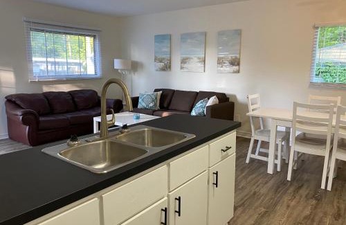 Wasaga Beach Casa | 2 bedroom, sleeps 7 in Wasaga Beach
