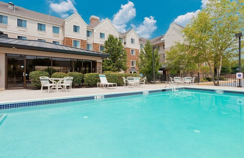 Allentown Condominio | 2 Bedroom Suite | Free Breakfast + Free Wi-Fi
