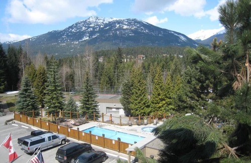 Whistler Village Apartamento | 2 bedroom suite @ the Tantalus Lodge w/ 24HR Front Desk & free parking for 1 car