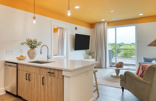 Belmont - Hillsboro Condominio | 2 Bedroom Suite w/ Balcony | Rooftop | New Hotel