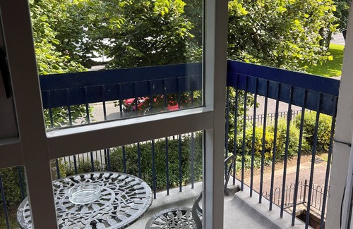 Bogside Casa | 2-bedroom townhome in Derry walking distance to city