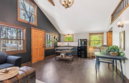 Wellpinit Cabina | 2-Bedroom w/ a loft Secluded Cabin on Serene Lake Roosevelt with AC