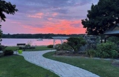 North Kingstown Cabaña | 2 bedroom Water Front Cottage.