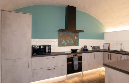 Waterhead Casa | 2 Bedroom Waterhead Range Cottage by LetMeStay