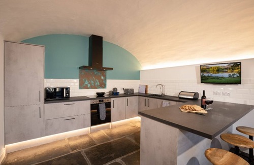 Waterhead Casa | 2 Bedroom Waterhead Range Cottage by LetMeStay