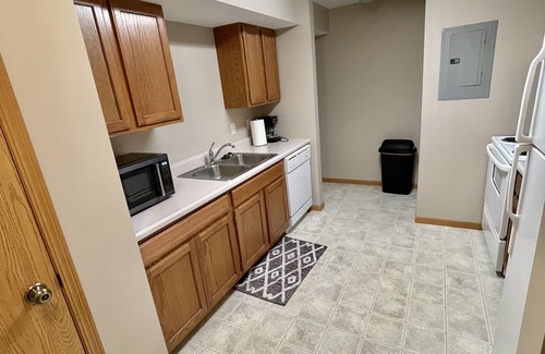 Malcolm Apartamento | 2 Bedroom whole apartment close to Lincoln unit 7. Close to Branched Oak Lake.