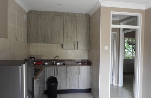 Harare Apartamento | 2 bedroomed apartment with en-suite and kitchenette - 2071