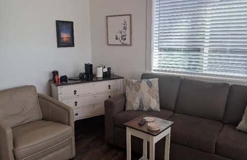 Florence Casa | 2 Bedrooms, 1 bathroom, dog friendly-Salt Water Bungalow