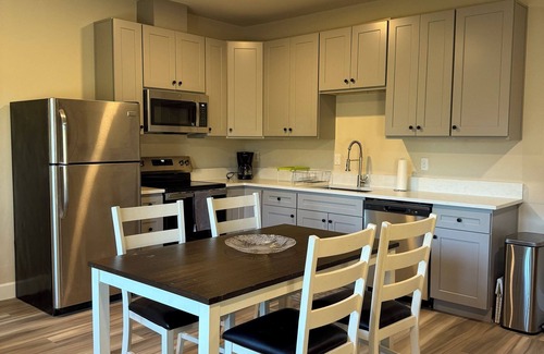 Bonny Slope Casa | 2 Beds / 1 bath upgraded modern lower level home in NW Portland