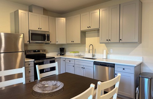 Bonny Slope Casa | 2 Beds / 1 bath upgraded modern lower level home in NW Portland