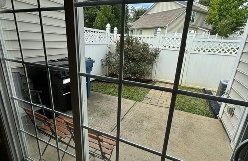 Belmont Casa | Private master bedroom w/ attached bathroom