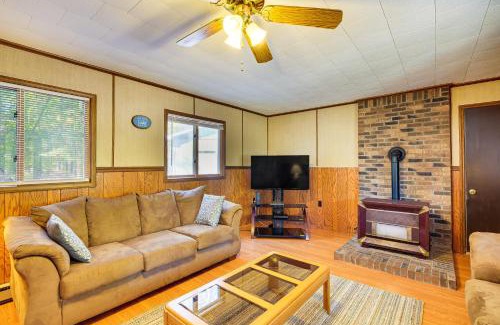 Higgins Lake Casa | 2 Blocks to Boat Ramp Higgins Lake House with Grill