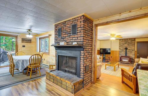 Higgins Lake Casa | 2 Blocks to Boat Ramp Higgins Lake House with Grill