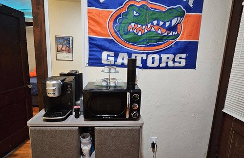 Gainesville Cabaña | 2 Blocks to UF Campus in Midtown & 10min Walk to Ben Griffin Stadium, Free Wi-Fi