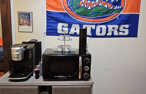 Gainesville Cabaña | 2 Blocks to UF Campus in Midtown & 10min Walk to Ben Griffin Stadium, Free Wi-Fi