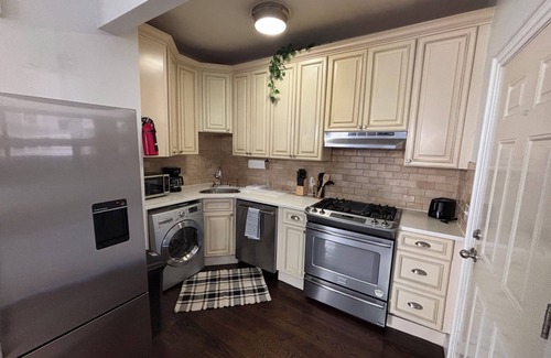 Bayonne Apartamento | 2 BR 15 Min to NYC: Parking, Pets OK, Laundry