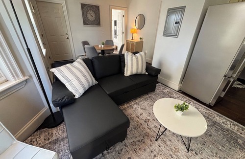 Bayonne Apartamento | 2 BR 15 Min to NYC: Parking, Pets OK, Laundry
