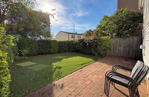 Bayonne Apartamento | 2 BR 15 Min to NYC: Parking, Pets OK, Laundry