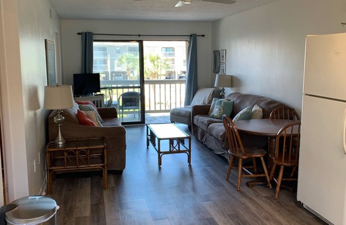 Orange Beach Condominio | 2 habitaciones, 2 Ba Slip W / barco, muelle, y la piscina (para familias) | Orange Beach, AL