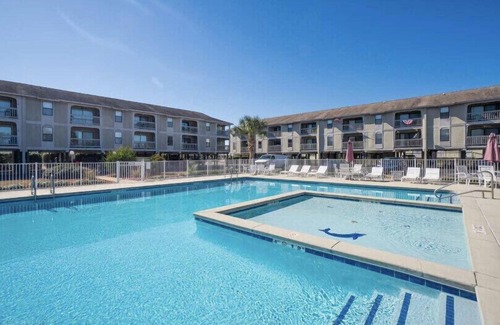 Orange Beach Condominio | 2 habitaciones, 2 Ba Slip W / barco, muelle, y la piscina (para familias) | Orange Beach, AL