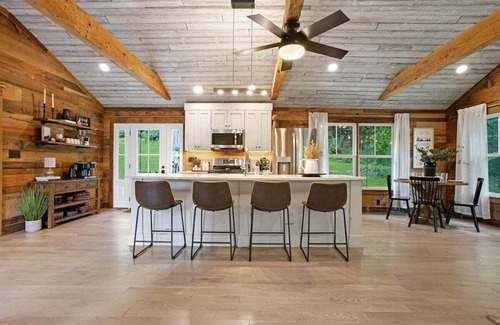 Sinking Spring Cabina | 2-BR Cabin with Outdoor Dining