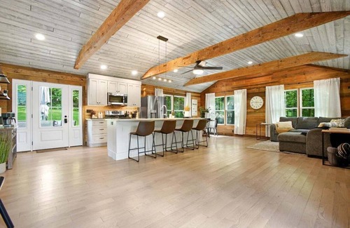Sinking Spring Cabina | 2-BR Cabin with Outdoor Dining