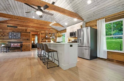 Sinking Spring Cabina | 2-BR Cabin with Outdoor Dining