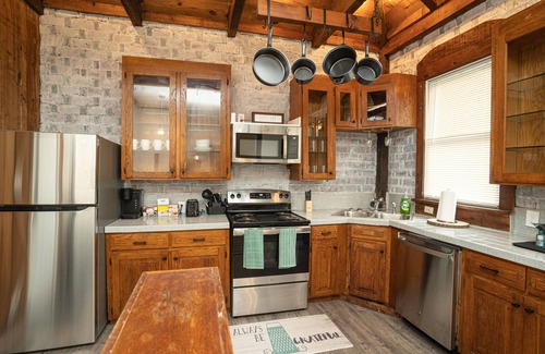 Montgomery Casa | 2 BR Cloverdale Duplex w/ Large Country Kitchen