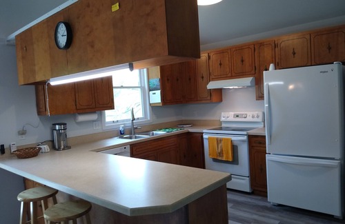 Fulda Cabaña | 2-BR loft home, private lake for fishing/swimming, Tell City area rural estate