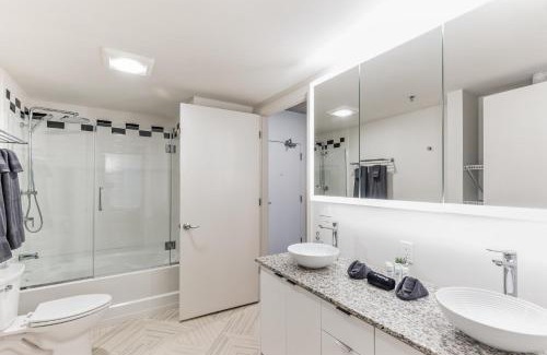 Gateway District Apartamento | 2 Brand new apartments with city views