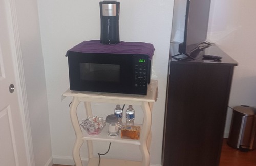 Lodi Casa | 2 clean rooms and bathroom it sleeps 4
