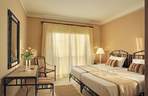 Al Mamsha El Seyahi Hotel | 2 Comfortable Suites w/ Terrace - Your Gateway to Hurghada’s Best Sites
