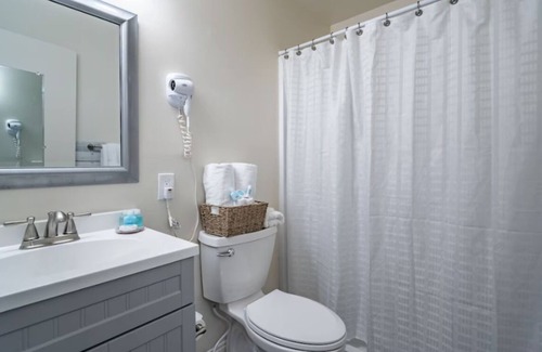 Rehoboth Beach Hotel | 2 Comfortable Rooms at Ocean Glass Inn | w/ Free Breakfast and Parking