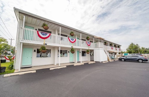 Rehoboth Beach Hotel | 2 Comfortable Rooms at Ocean Glass Inn | w/ Free Breakfast and Parking