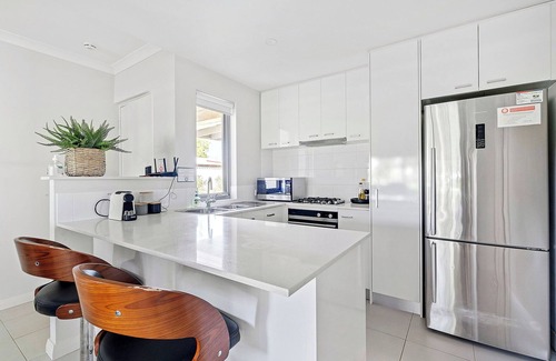 Cloverdale Apartamento | 2 Conveniently Quiet Cloverdale 2BR 2BA Parking