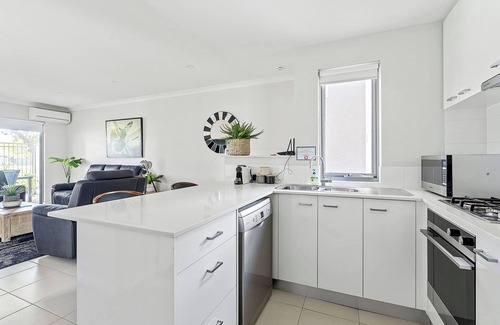 Cloverdale Apartamento | 2 Conveniently Quiet Cloverdale 2BR 2BA Parking