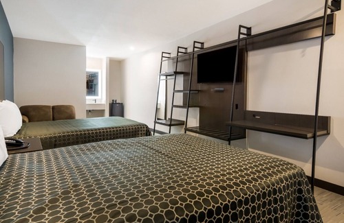 Forest Hill Hotel | 2 Cozy Two Queen Rooms, Scottish Inns, Ideal for Families Visiting Fort Worth