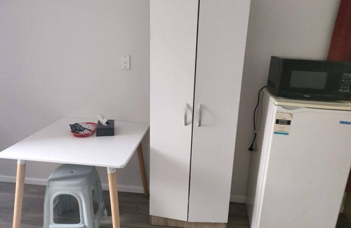 Mount Albert Casa | 2 Double Bed Garden Chalet, 14 Phyllis St, Mt Albert, Auckland