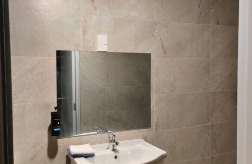 Mount Albert Casa | 2 Double Bed Garden Chalet, 14 Phyllis St, Mt Albert, Auckland