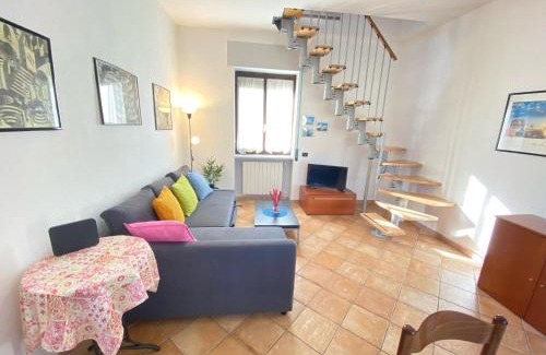 Trezzano Rosa Apartamento | 2 Flat Discografica, in Corte Tranquilla, vicino a Leolandia, comoda per Gruppi o Famiglie