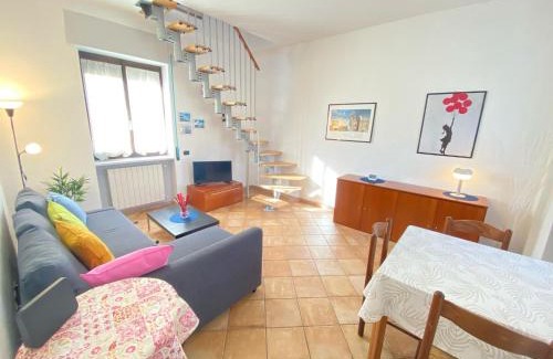 Trezzano Rosa Apartamento | 2 Flat Discografica, in Corte Tranquilla, vicino a Leolandia, comoda per Gruppi o Famiglie