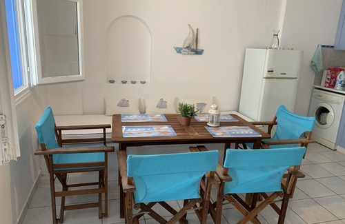 Piso Livadi Casa | Casita de 2 pisos, a 1 minuto de la maravillosa playa de Logaras