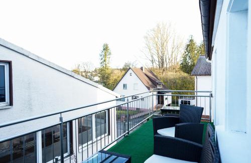 Kaiserslautern Apartamento | 2-geschossiges Comfort Apartment mit Balkon, Netflix und großzügiger Küche für Teams und Familien